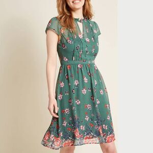 Modcloth green pink red butterfly floral pleated & button front dress womens M